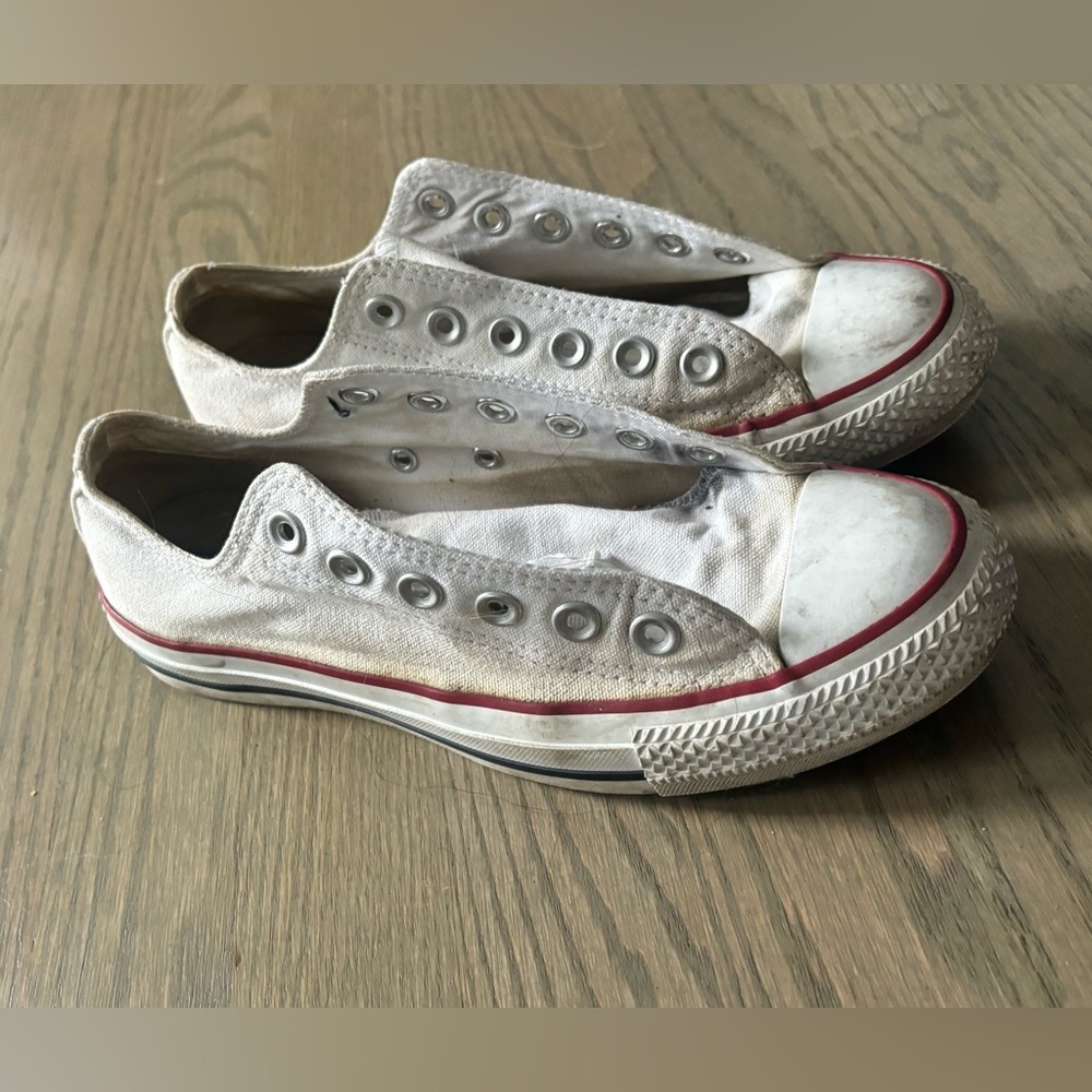 Converse White Low Top Size 7W/ 5M